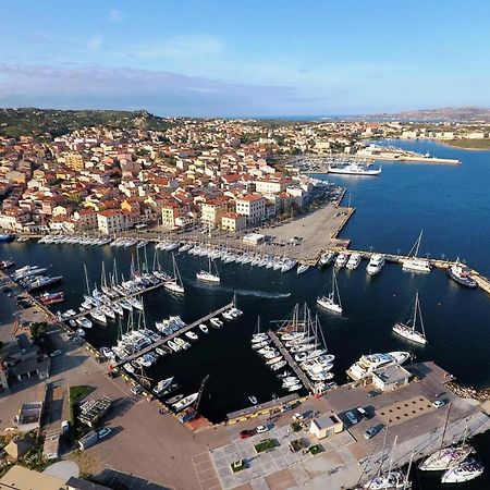 Villa Le Bougainvillea La Maddalena  Exterior photo